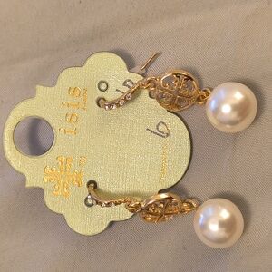 Gold tone earrings. Gold hooks and faux pearls.